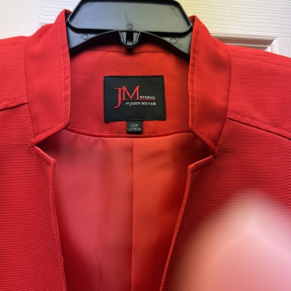 Like new blazer - Picture 2 of 3